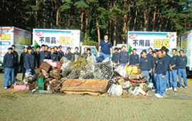 富士山に不法投棄された粗大ゴミを社員総出で撤去処分を行ってます